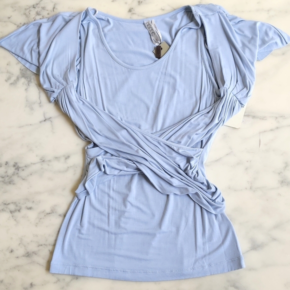 NWT. Kische Rayon Spandex Short Sleeve Top with 3D front and back design. - Picture 4 of 4